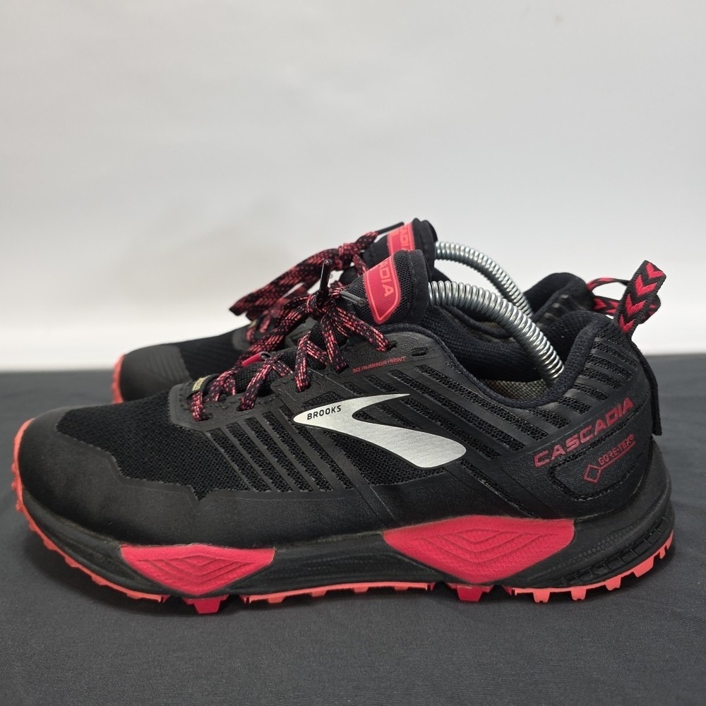 Size 7 - Brooks Cascadia 13 GTX Black - 1202731-B048 - Picture 3 of 8